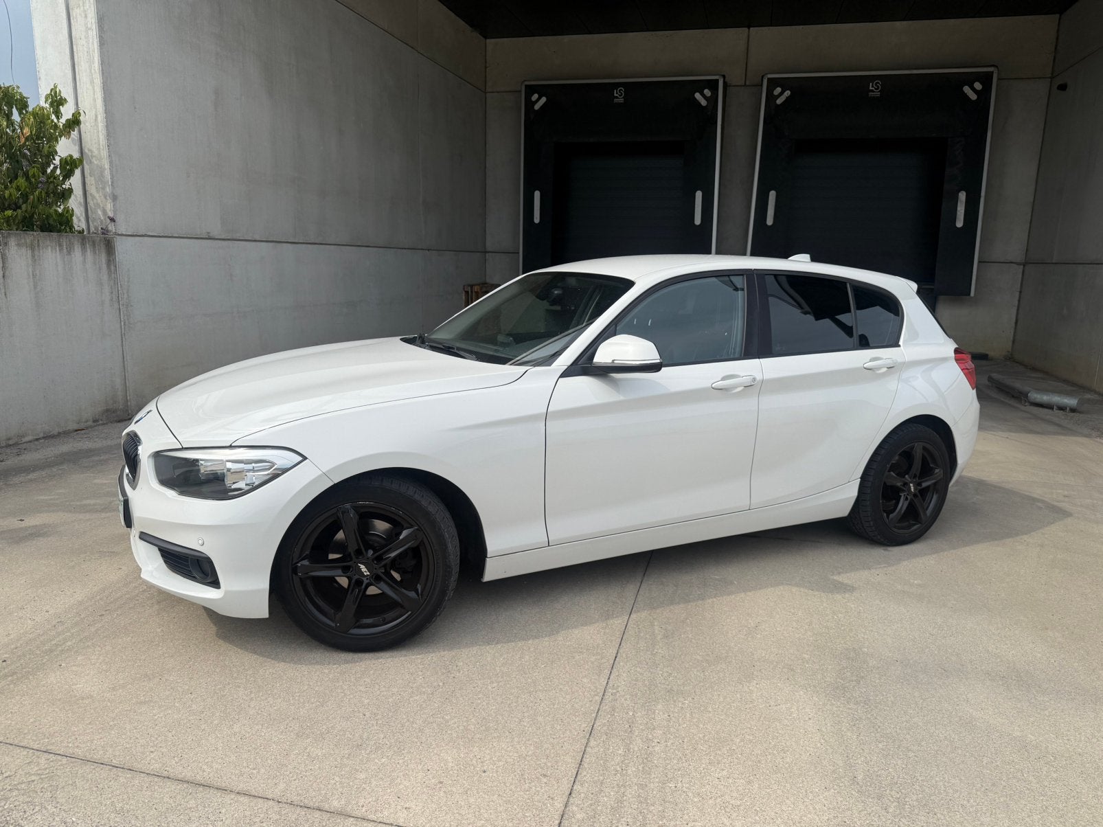 BMW 116i, Zetelverwarming, Sensoren!, Auto's, BMW, 4 cilinders, Wit, Leder, 5 deurs