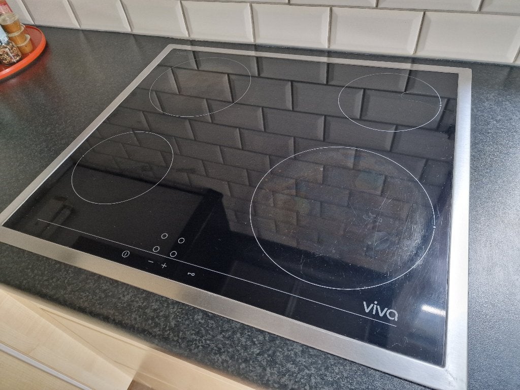 A vendre Taque vitrocéramique Viva + hotte noire, Electroménager, 4 zones de cuisson, Enlèvement, Utilisé, Encastré