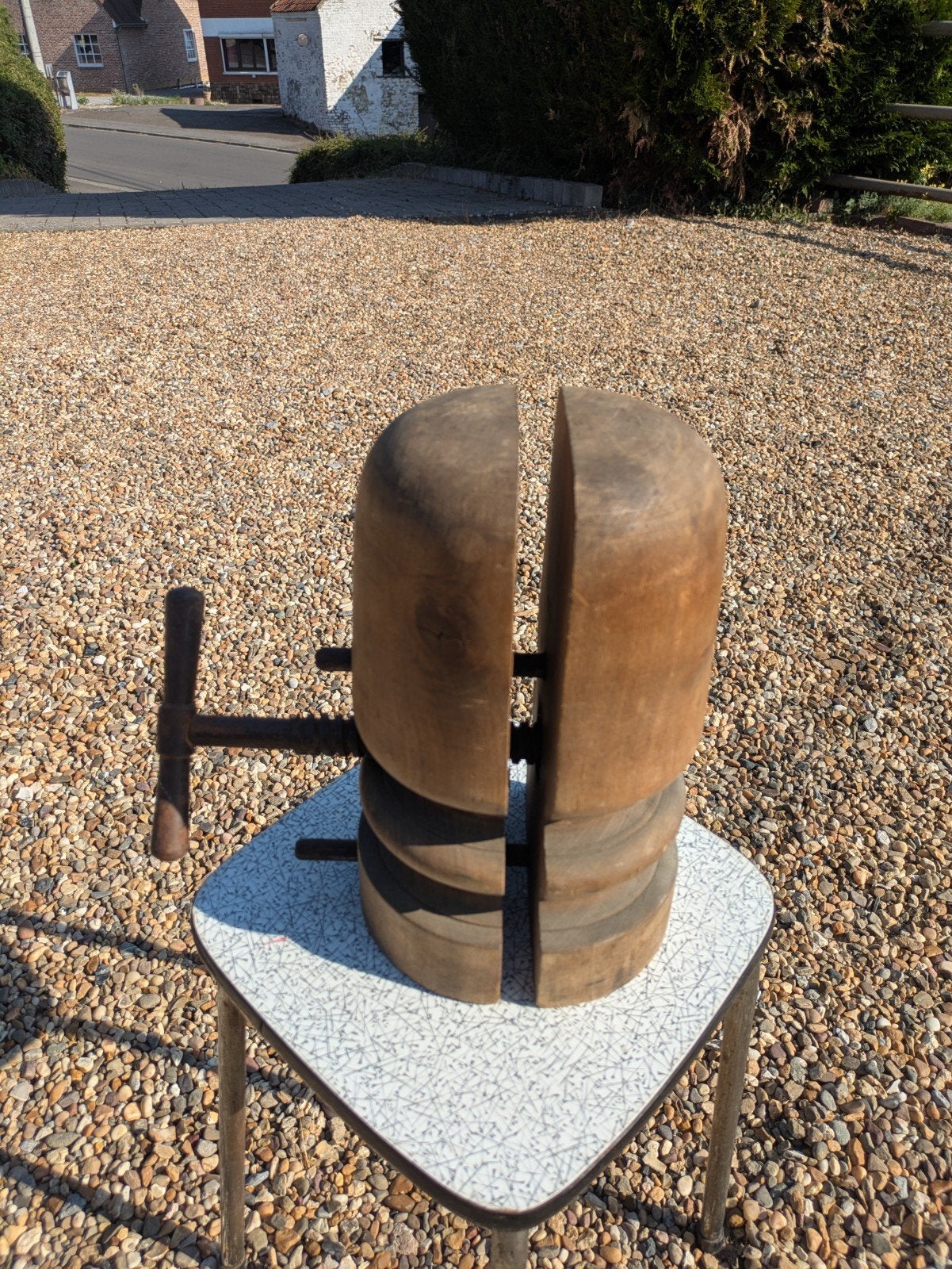 écarteur de chapeau, Enlèvement