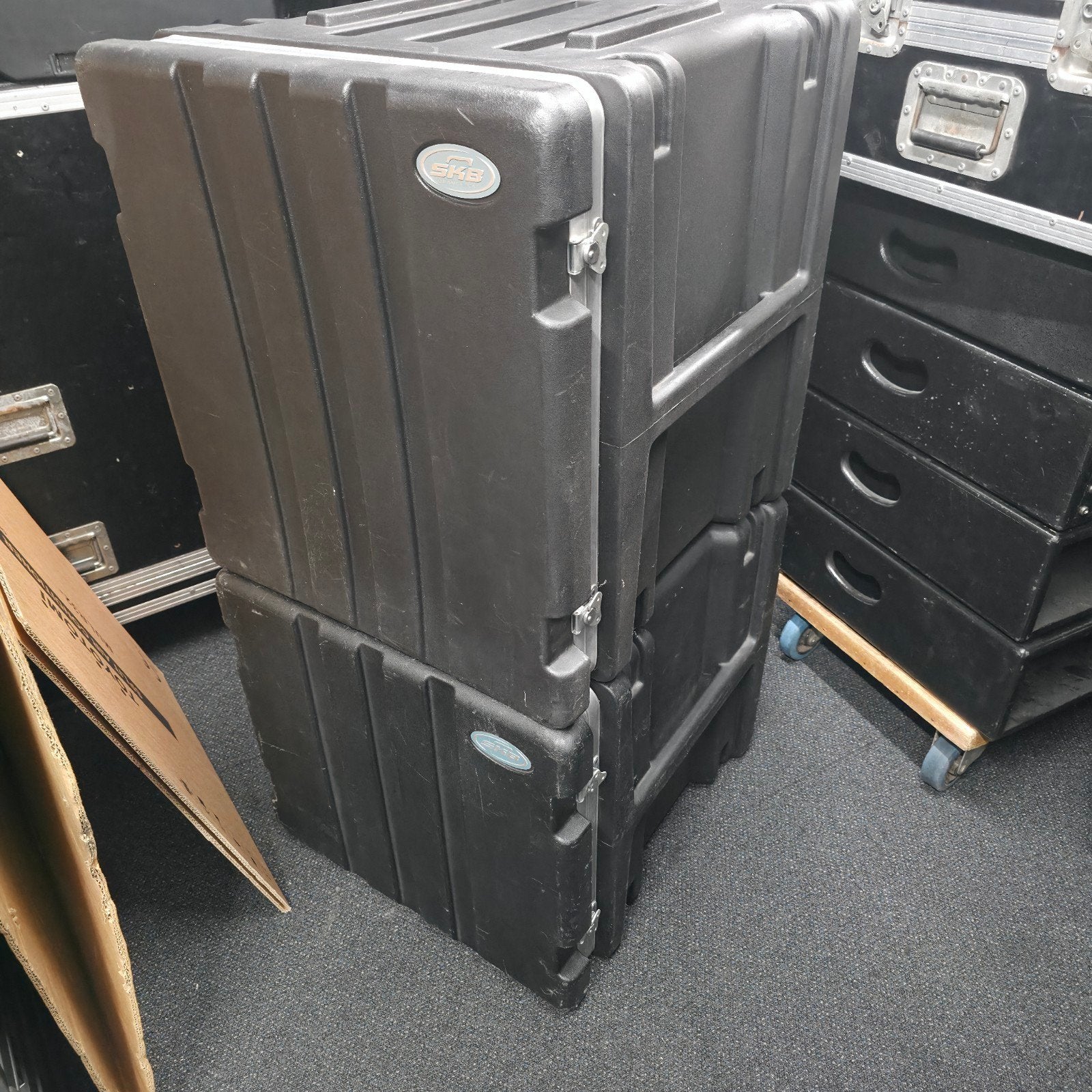 SKB ROTO   flightcases   19 inch   10 - 12 HE, Muziek en Instrumenten, Behuizingen en Koffers, Flightcase, Ophalen