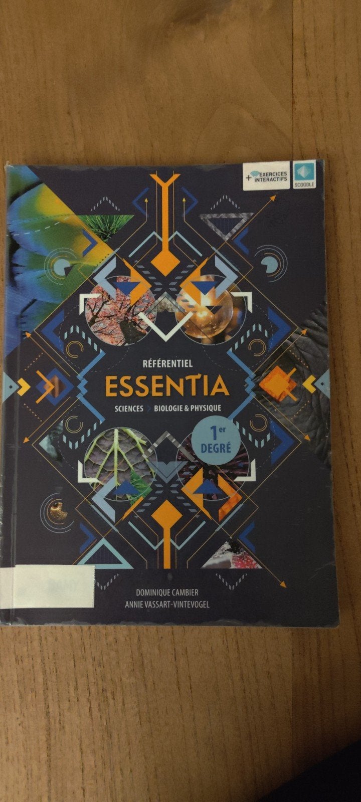 Livre scolaire Essentia Référentiel 1er degré Sciences, Livres, Livres scolaires, Enlèvement