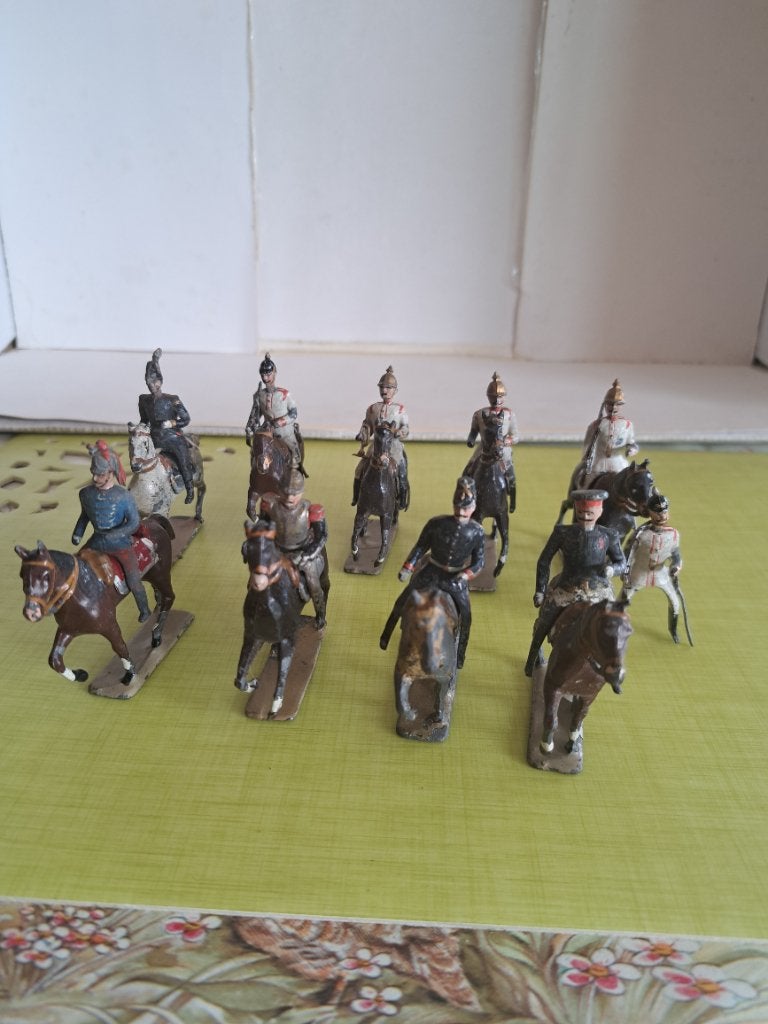 9 cavaliers cbg mignot soldats français allemands..., Enlèvement ou Envoi, Utilisé