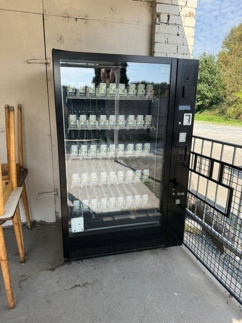 Drankautomaat Vendo en Voedingsautomaat Crane, Ophalen, Snacks
