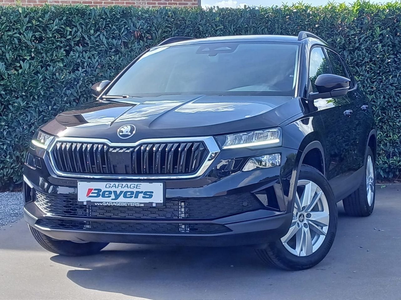 Skoda Karoq Selection 1.5L TSI DSG !NIEUWE WAGEN! (bj 2026), Auto's, Stof, 4 cilinders, Zwart, Karoq