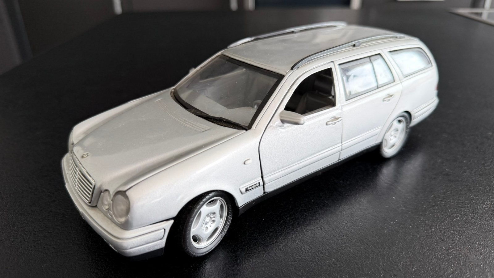 Mercedes E420, Hobby & Loisirs créatifs, Voitures miniatures | 1:18, Enlèvement, Comme neuf