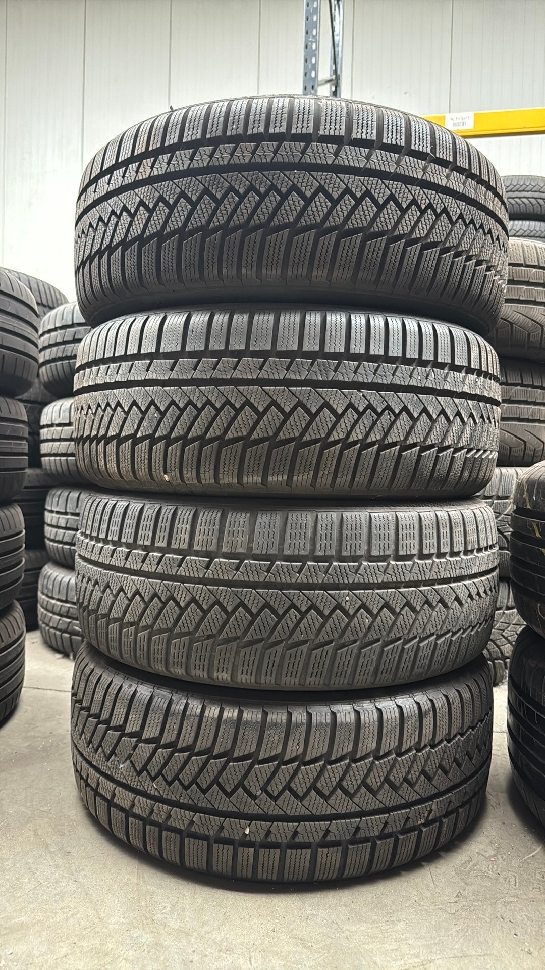 2154517 215/45/17 215/45R17 winterbanden merk Continental, Ophalen
