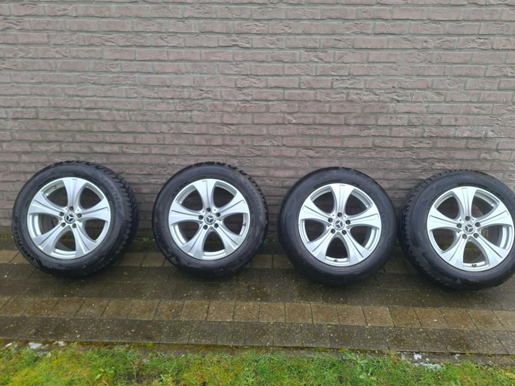 Originele mercedes glc velgen met nieuwe banden, Auto-onderdelen, Ophalen, Band(en)