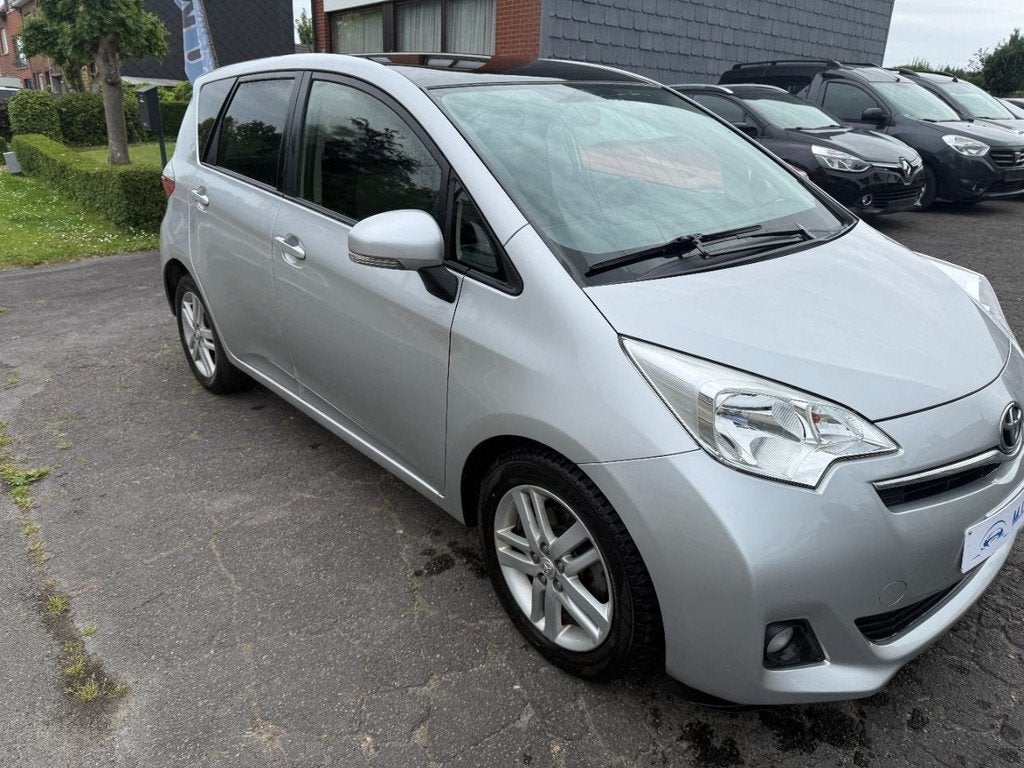 Toyota Verso-S VERSO-S NSP120(HC) (bj 2013, automaat), Auto's, Toyota, Euro 5, Monovolume, Gebruikt, 4 cilinders