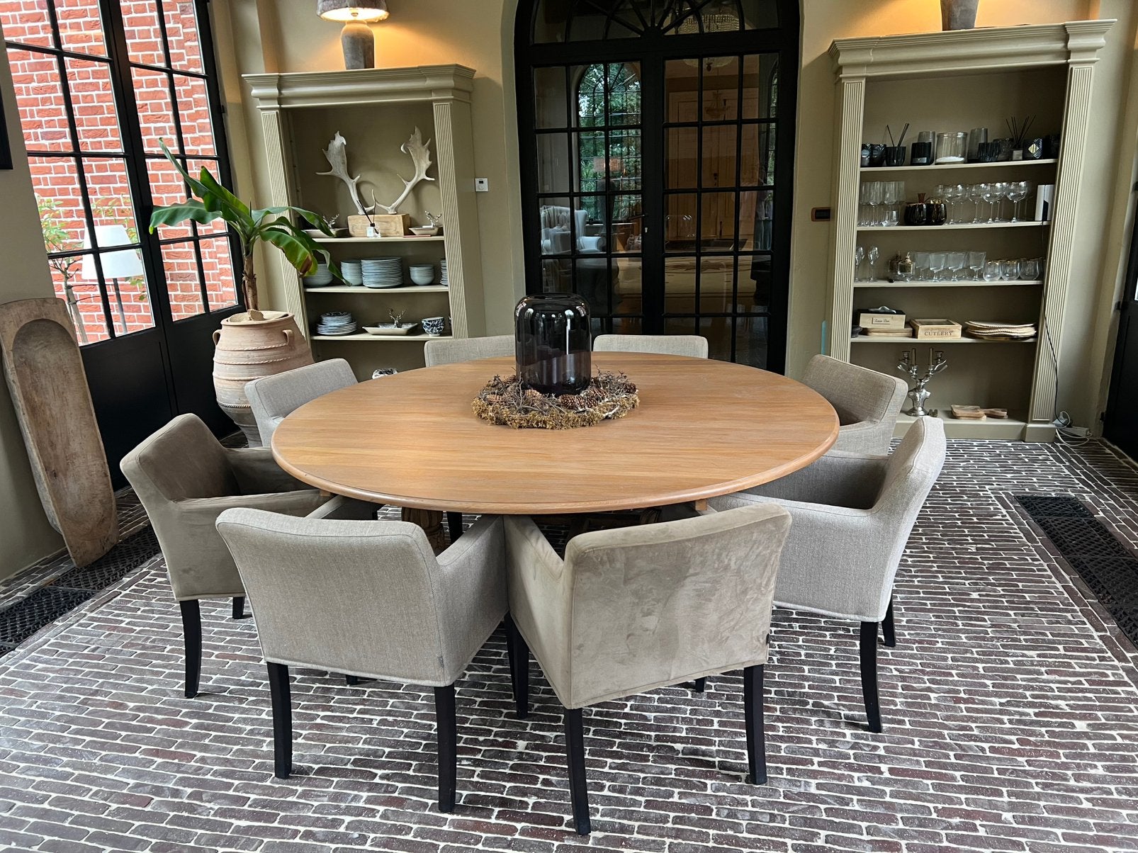 Grote eiken ronde tafel diameter 2 meter met mooie poten, Ophalen, Zo goed als nieuw