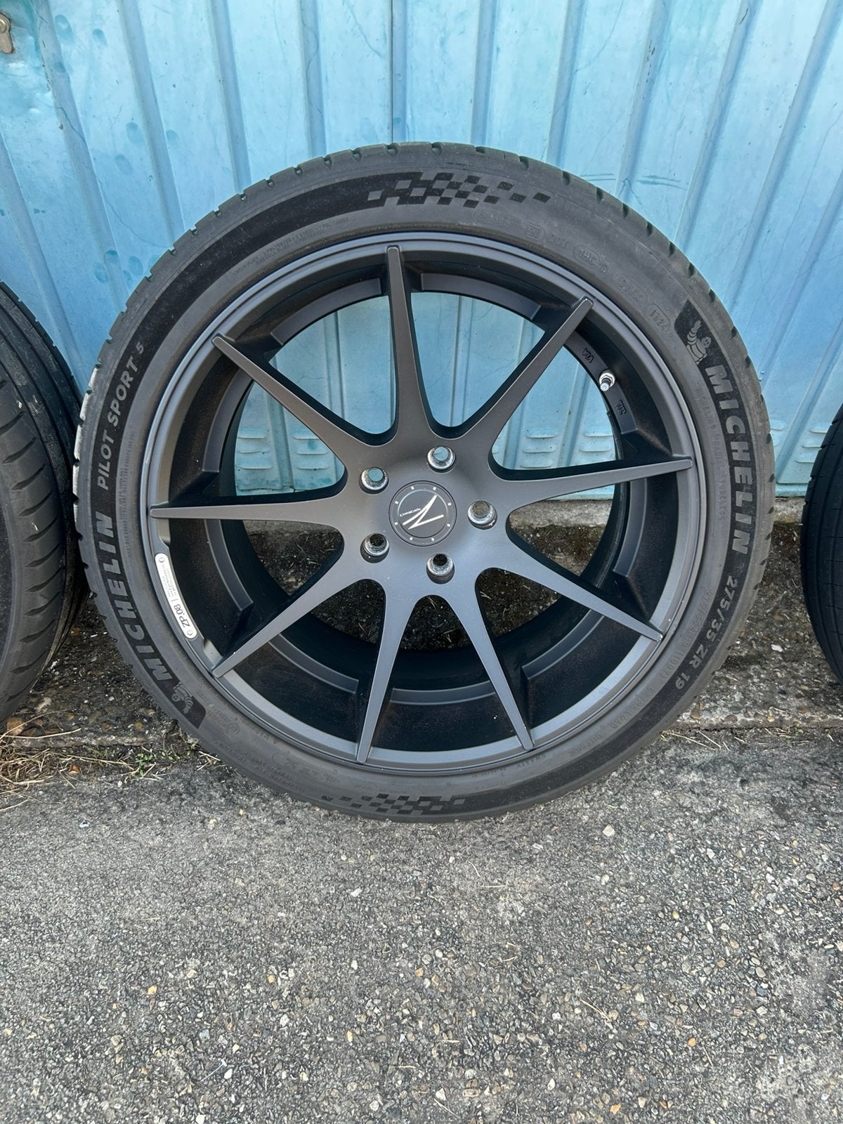 Jantes 19 x 9,5 m avec pneus 275/35/19 et 245/40/19, Enlèvement, Pneu(s)