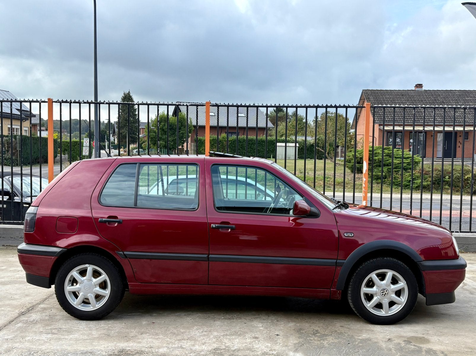 VW GOLF III 1.6i ESSENCE 147 000KM CARPASS OLDTIMER ANCÊTRE, Autos, Achat, Entreprise, Boîte manuelle, Entretenue par le concessionnaire
