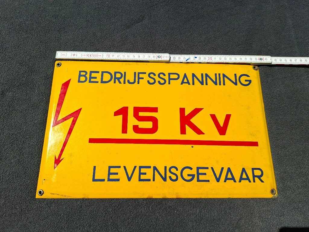 Plaque émaillée 5 kV Levensgevaar électricité chantier déco, Enlèvement ou Envoi, Utilisé, Panneau publicitaire