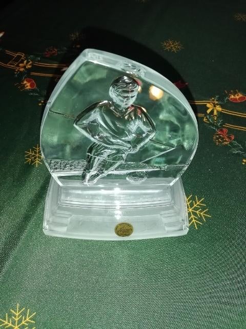 Cristal d'arques sculptuur met afbeelding van voetballer., Ophalen of Verzenden