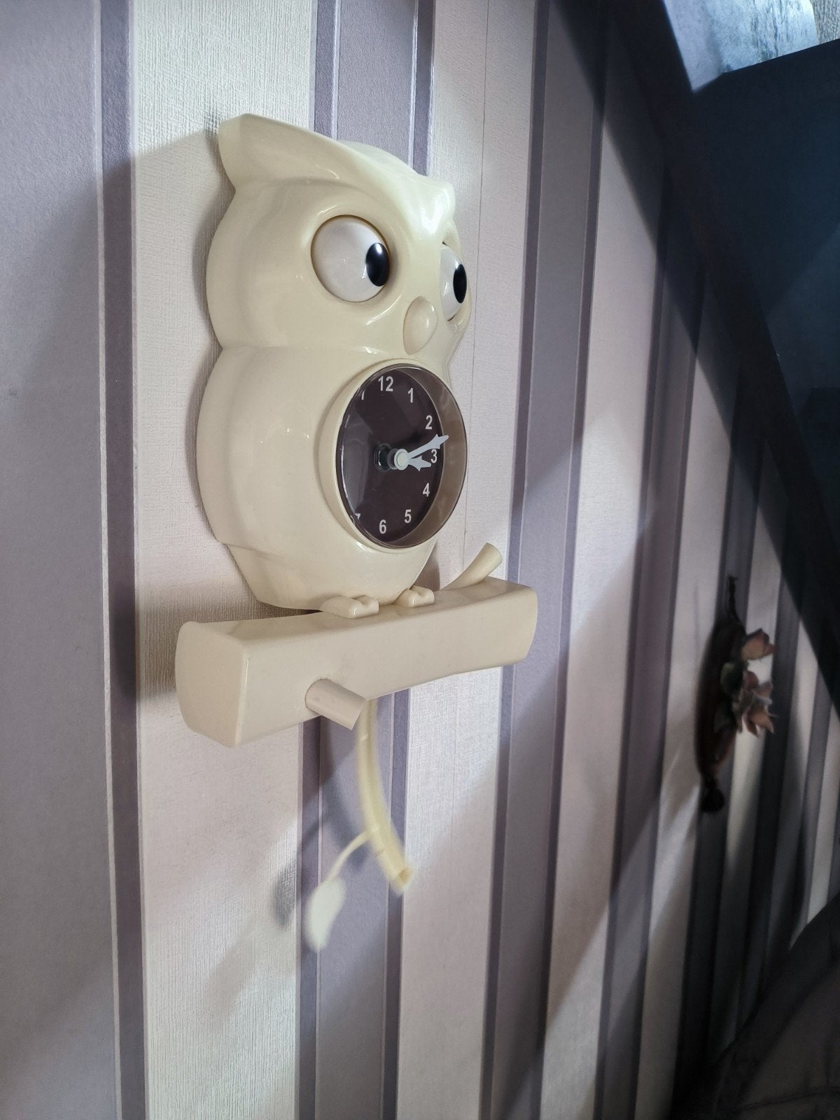 Horlorge murale hibou, Beige, Ophalen of Verzenden, Zo goed als nieuw, Kunststof