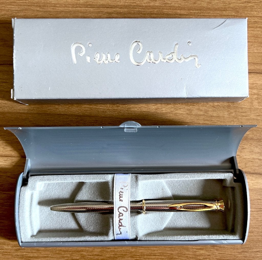 Stylo à Bille "PIERRE CARDIN" (Dans son Étui + Boîte) / NEUF, Collections, Stylos, Neuf, Stylo à bille, Autres marques, Avec boîte