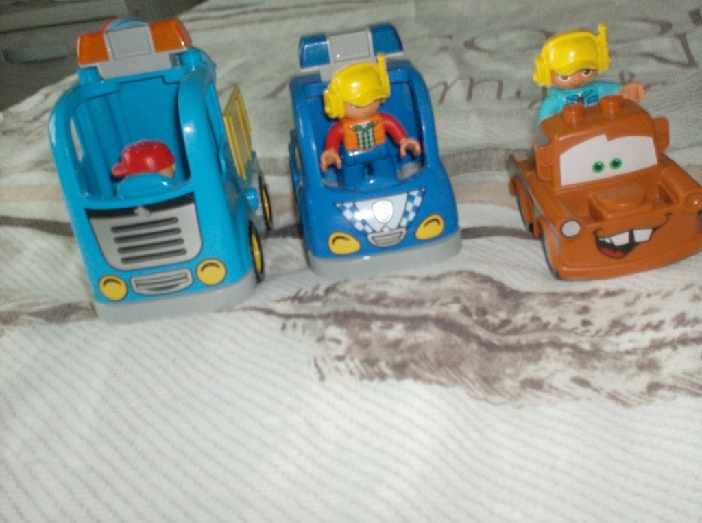 lego duplo 3 auto"s + mannetjes, Kinderen en Baby's, Speelgoed | Duplo en Lego, Ophalen of Verzenden, Zo goed als nieuw, Duplo