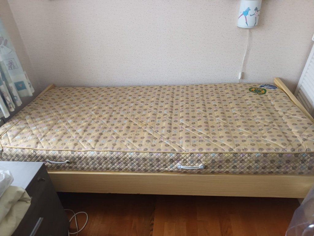 Eenpersoonsbed met toebehoren, Ophalen, 90 cm, Zo goed als nieuw, 200 cm