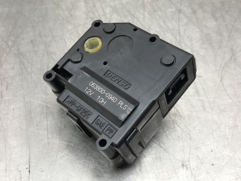 ACTIONNEUR MOTEUR VOLET CHAUFFAGE LS (F4) (|0638000940|), Utilisé, Lexus