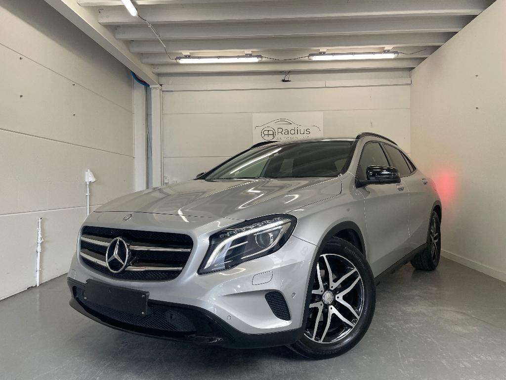 Mercedes-Benz - GLA180 - Benzine - Automaat, Auto's, 4 cilinders, Leder en Stof, 1595 cc, Bedrijf
