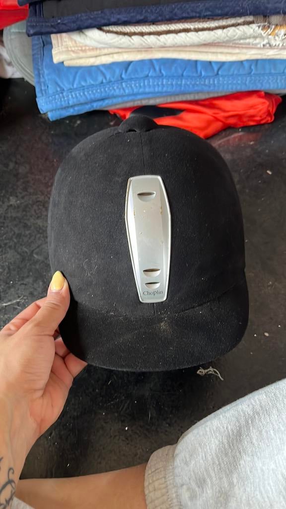 Paardrijhelm, Enlèvement, Comme neuf
