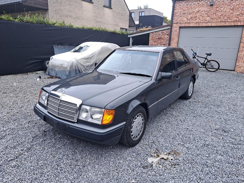 Mercedes W124 2.5 Turbo Diesel 94000 Km, Auto's, 2500 cc, Achterwielaandrijving, Zwart, Zwart