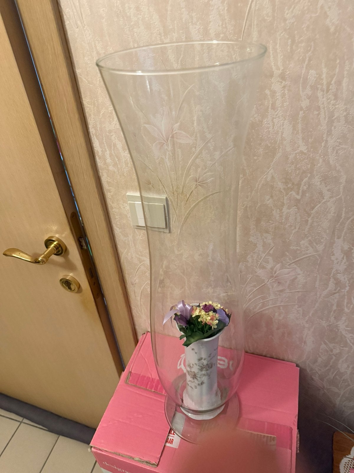 Glazen vaas met een bloempotje in., Enlèvement, Comme neuf