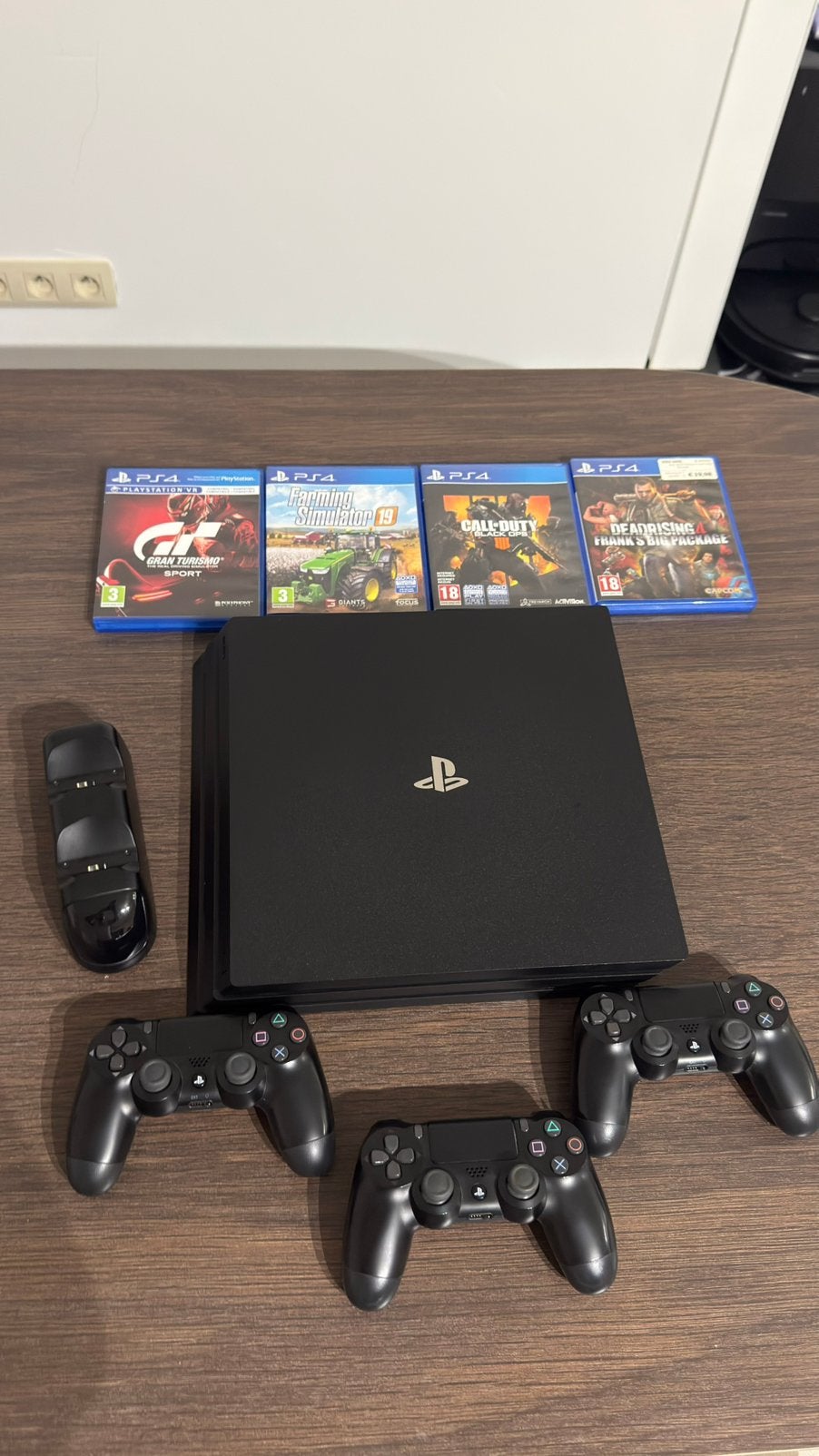 PlayStation4 Slim 1Tb met 3 controllers + 4 game, Comme neuf, Avec 3 manettes ou plus, Enlèvement, 1 TB