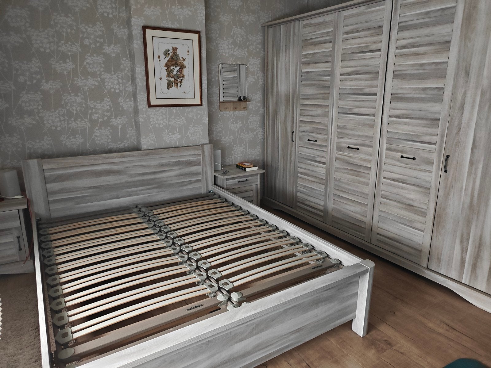 Slaapkamer met 5 deurskast, 2 nachtkastjes en bed, Ophalen