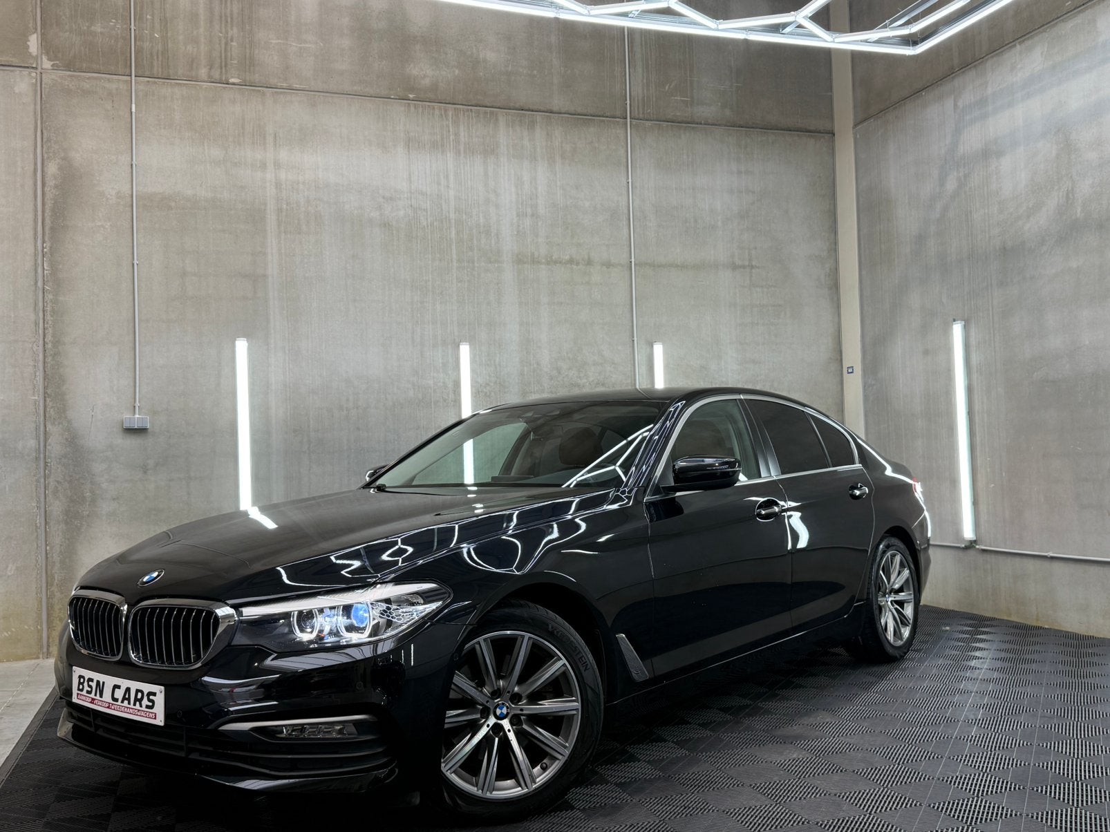BMW 520D/BTW/CAMERA/CARPLAY/SFEER/GARANTIE, Auto's, Automaat, Achterwielaandrijving, 1995 cc, Euro 6