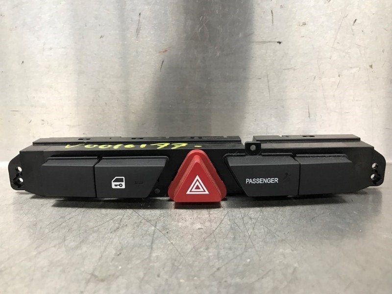ALARMLICHTEN SCHAKELAAR Kia Pro cee'd (EDB3) (|937001H000|), Gebruikt, Kia