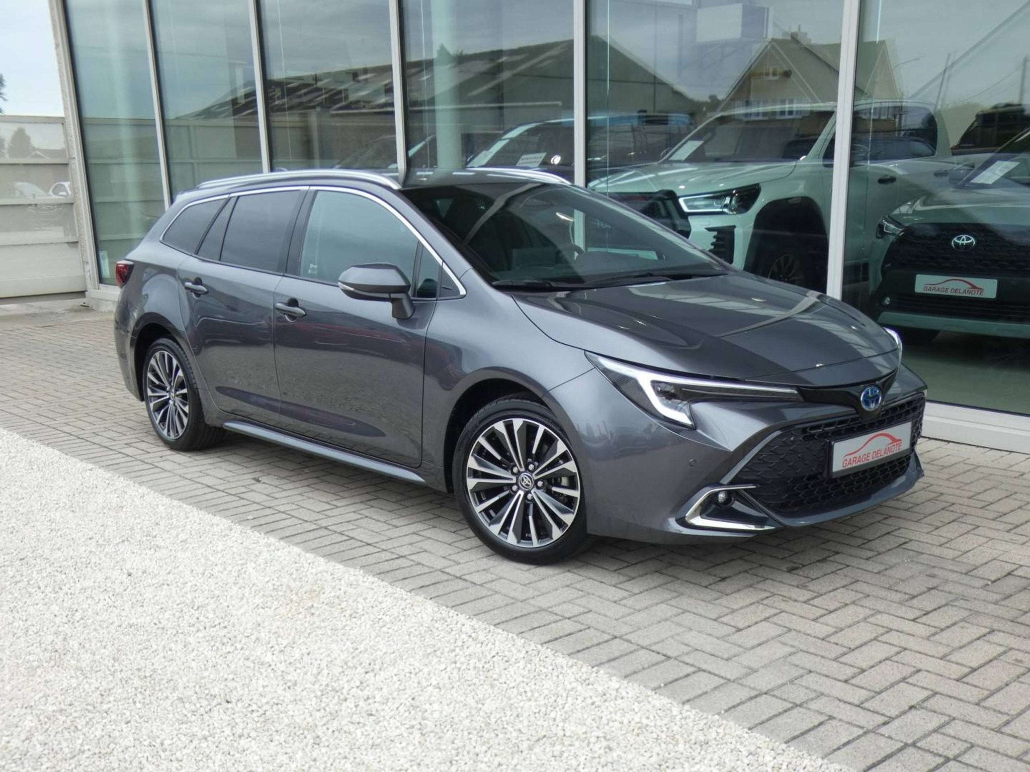Toyota Corolla 1.8 Hybrid STYLE+TECH PACK 140pk +Elektrische, Auto's, 1300 kg, Gebruikt, Zwart, 4 cilinders