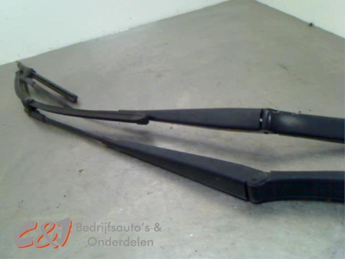 Kit de bras d'essuie-glace d'un Volkswagen Caddy, Volkswagen, -, 3 mois de garantie, Utilisé
