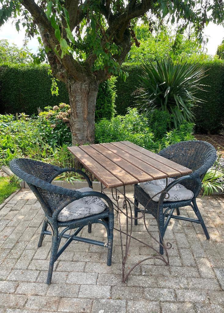 Table + 2 chaises en rotin + 2 coussins, Ophalen, Gebruikt, Rechthoekig
