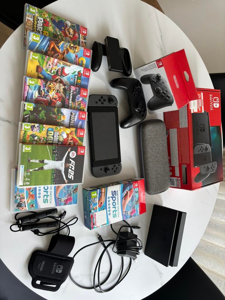 Nintendo Switch avec manette, jeux et accessoires à vendre, Consoles de jeu & Jeux vidéo, Consoles de jeu | Nintendo Switch, Enlèvement