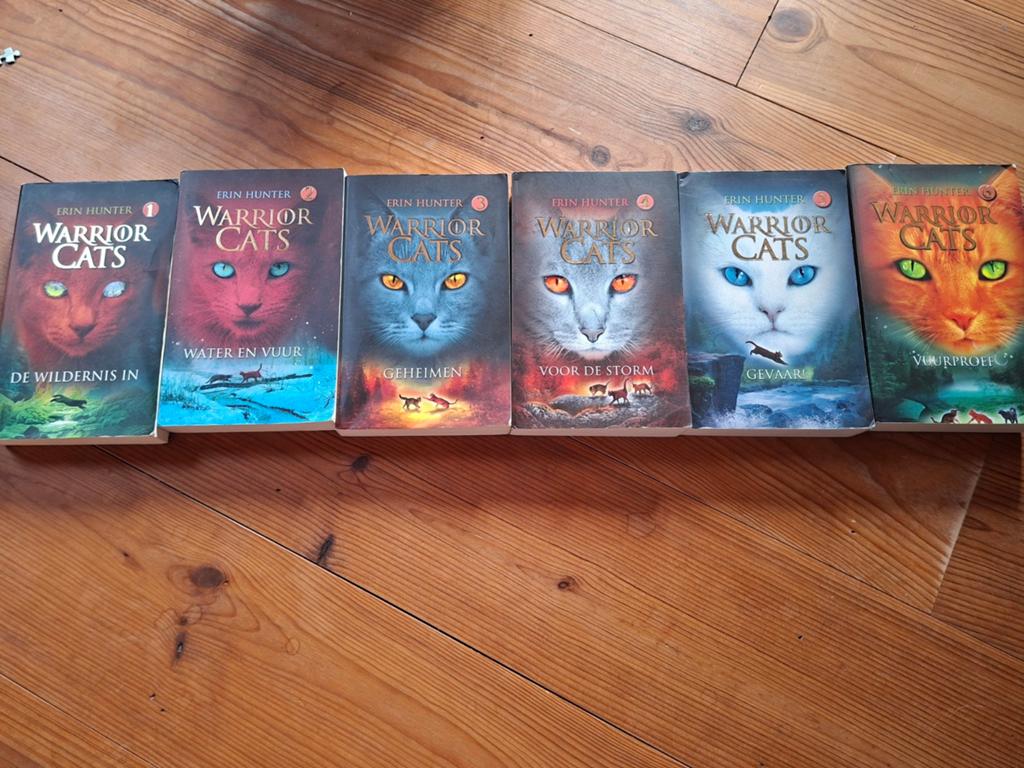 Erin Hunter - Cadeaubox warrior cats - 6 delen van serie 1, Boeken, Ophalen, Erin Hunter