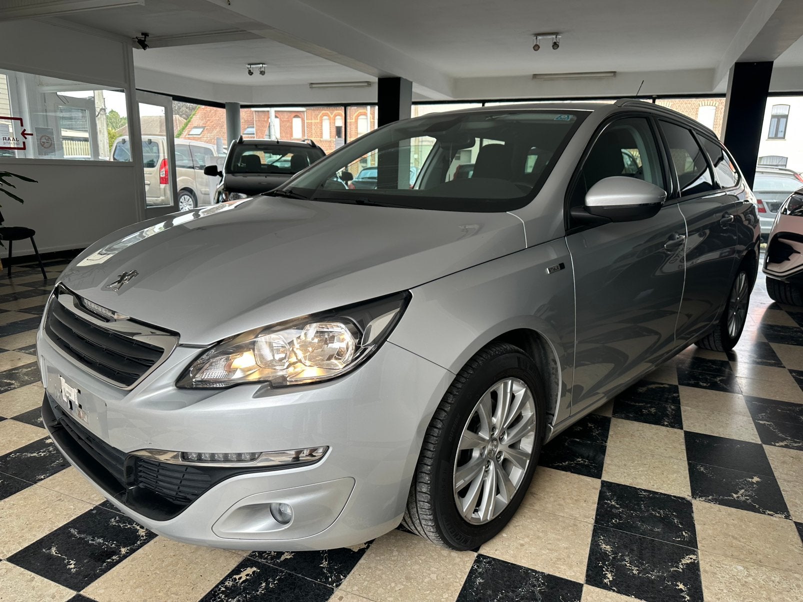 Peugeot 308 308 SW 1.6 BlueHDi Style STT **Euro 6b**, Voorwielaandrijving, Stof, 4 cilinders, Bedrijf