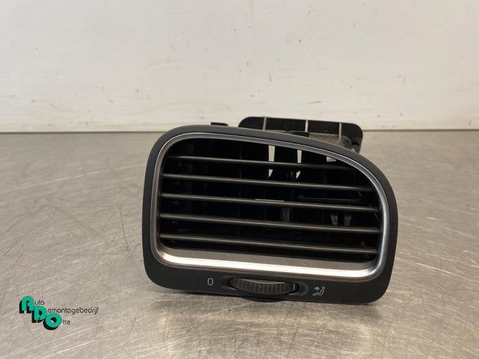 Grille aération tableau de bord d'un Volkswagen Golf (Golf, Volkswagen, -, 3 mois de garantie, Utilisé