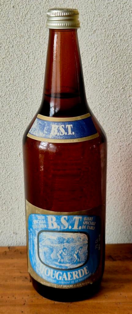 1986 vieille bouteille pleine de 0,75 litre de bière HOUGAER, Collections, Enlèvement ou Envoi