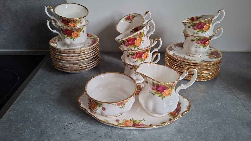Iconisch porseleinen servies Royal Albert Bone, Antiek en Kunst, Ophalen
