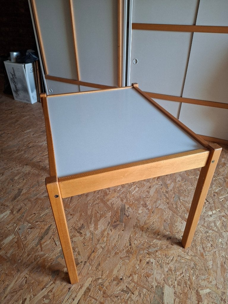 Kindertafel, Kinderen en Baby's, Ophalen, Zo goed als nieuw