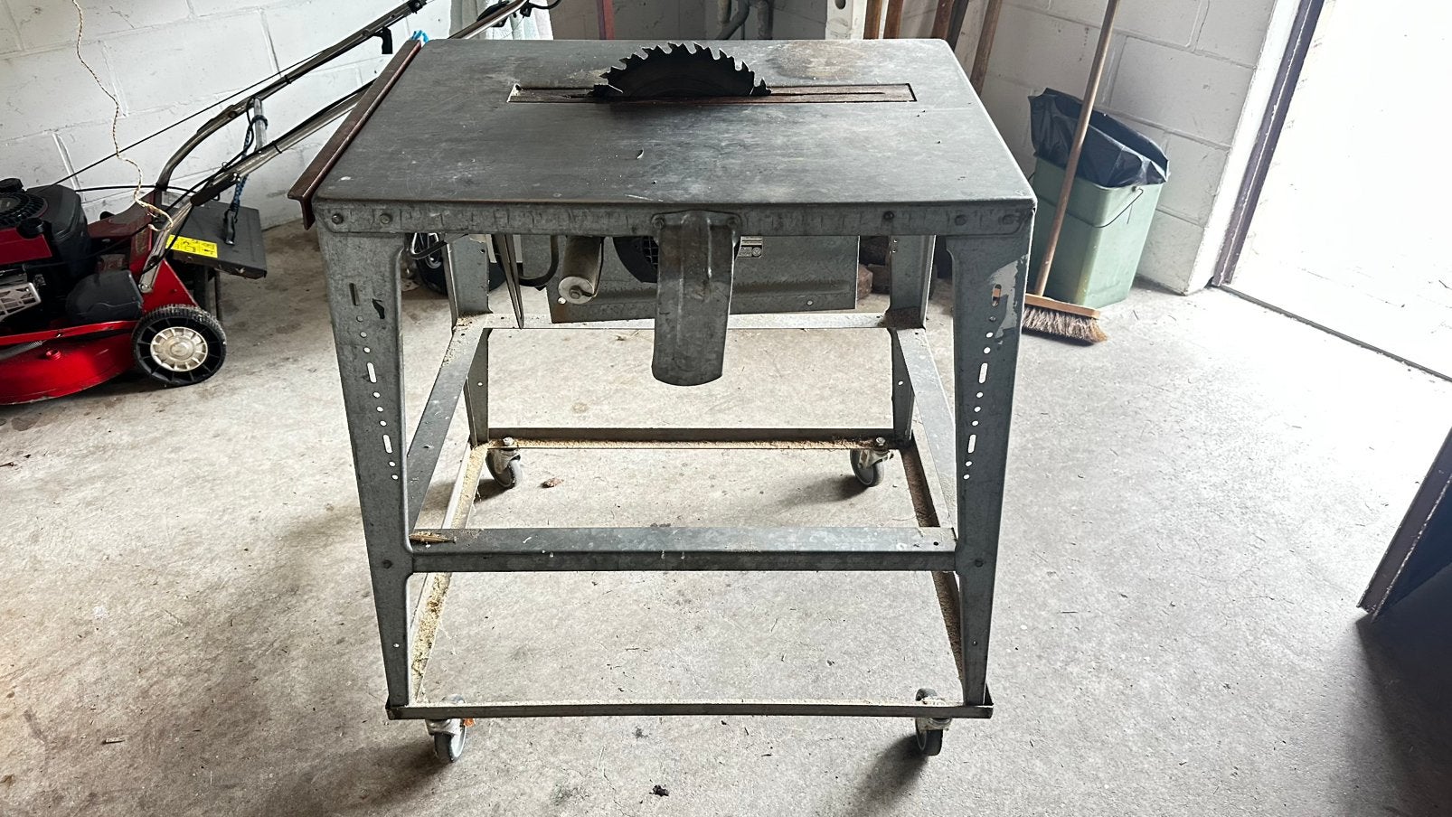 Scie à table, 1200 watts ou plus, 70 mm ou plus, Enlèvement, Utilisé