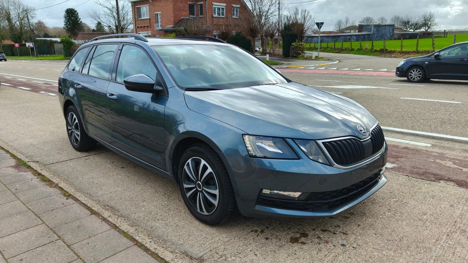 Skoda Octavia 1.6 TDI Trendline (Prix à l'exportation) 
Publ, Autos, Skoda, Argent ou Gris, Achat, Euro 6, Entreprise