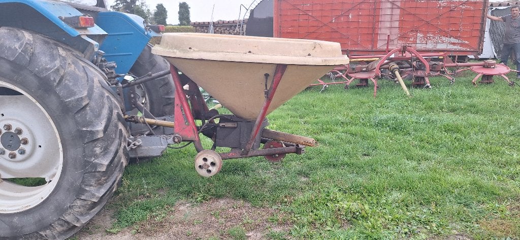 Vicon kunstmeststrooier / pendelstrooier (Vari-Spreader)., Ophalen
