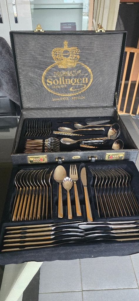 Menagere SOLINGEN 70 pieces NEUVE- Acier Inoxydable 18/10, Maison & Meubles, Enlèvement, Autres marques, Autres matériaux, Ustensiles de service