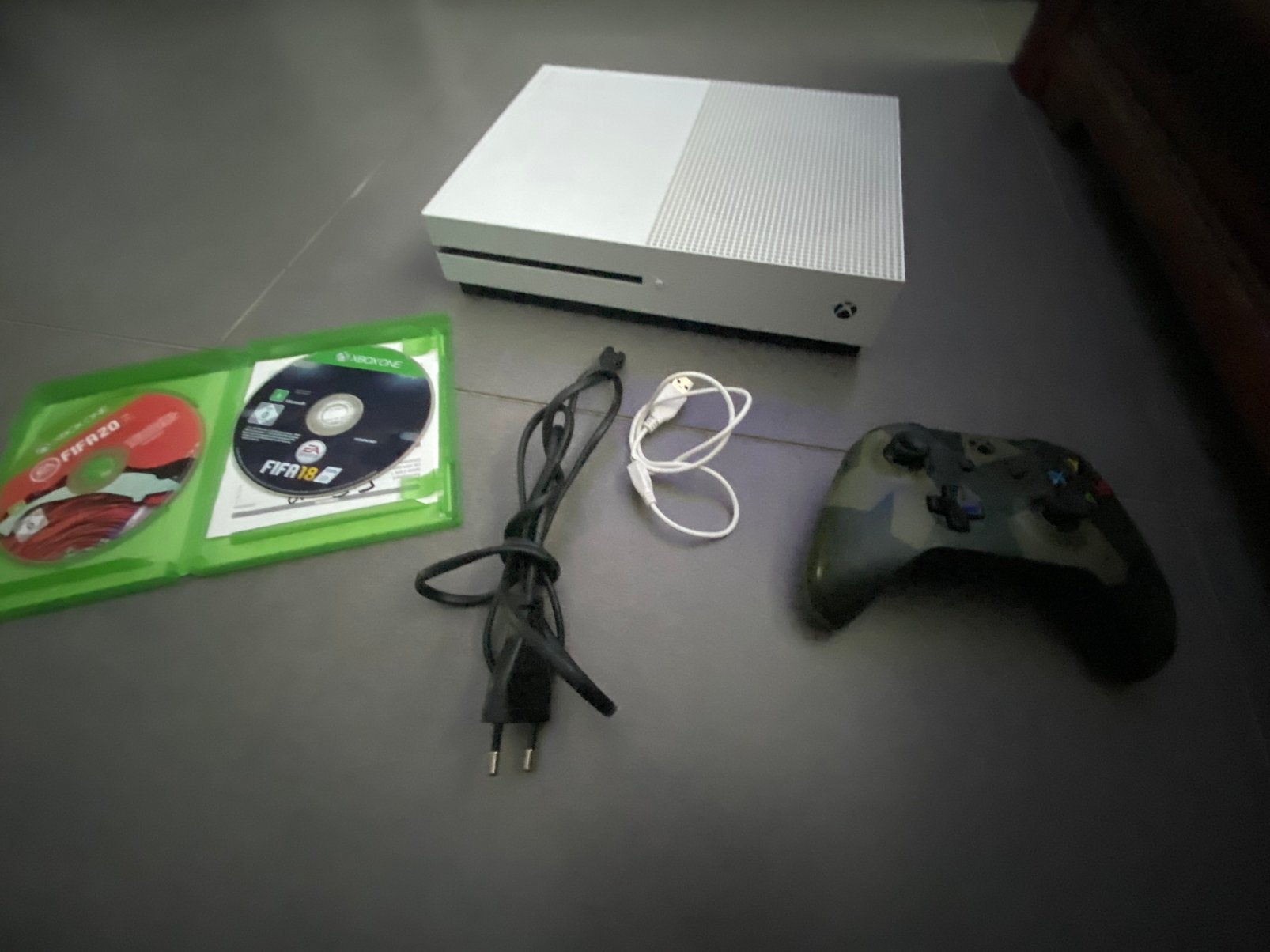 Xbox one met controler en twee spelletjes, Games en Spelcomputers, Spelcomputers | Xbox One, Ophalen, Met games, Xbox One, Nieuw
