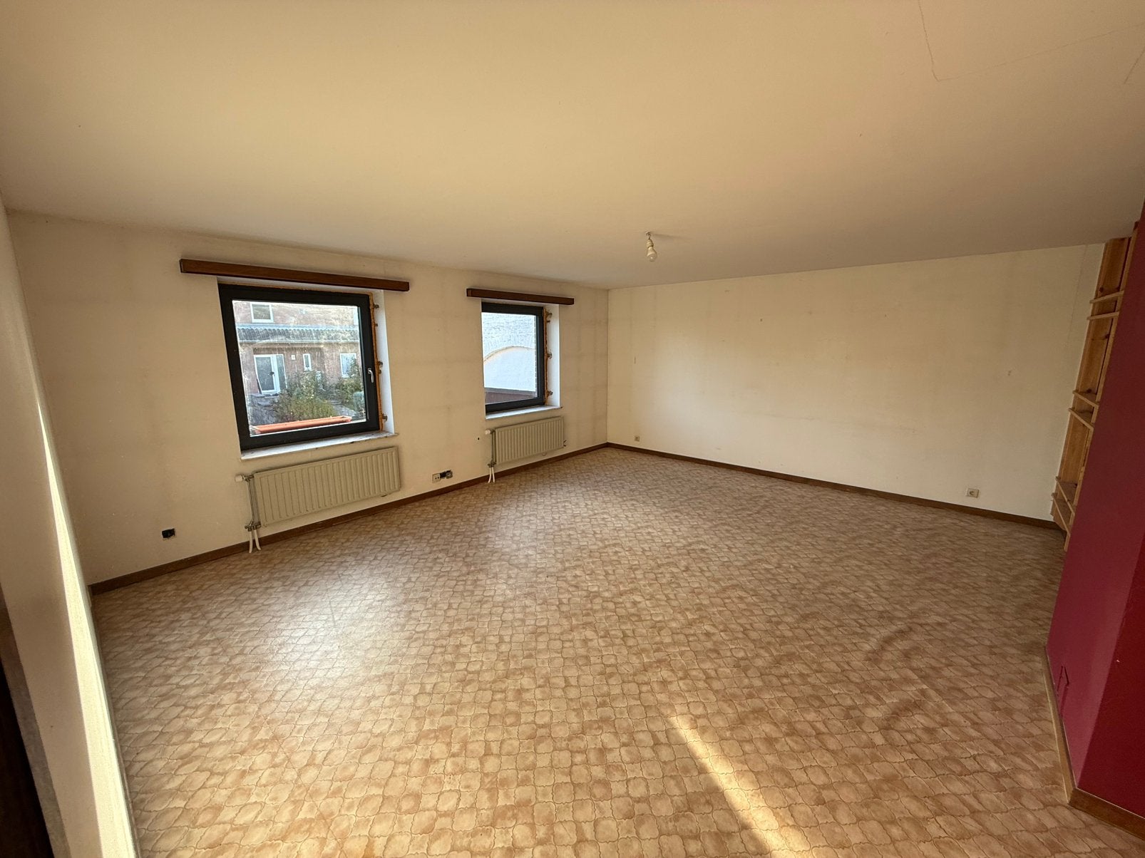 Grand appartement 126 m², 2 ch + bureau, parking – Spiennes, 50 m² ou plus, Province de Hainaut