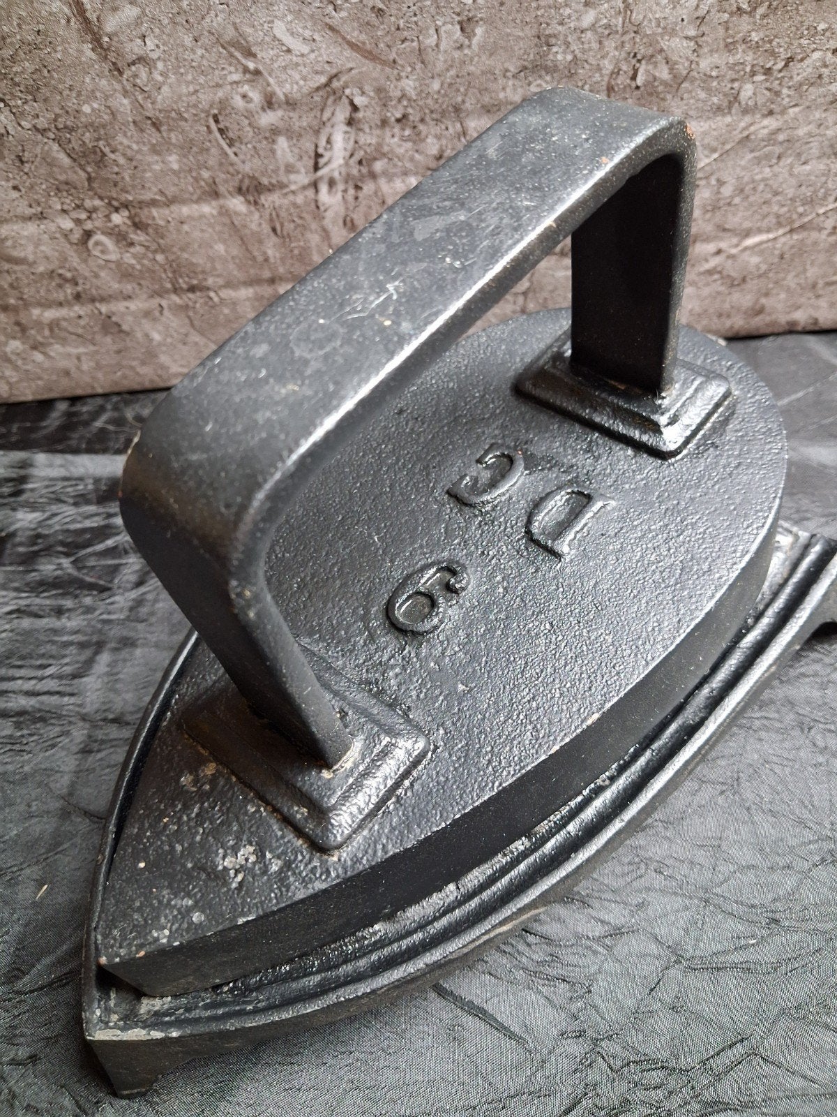 Ancien fer à repasser en fonte – Objet vintage de collection, Antiquités & Art, Envoi