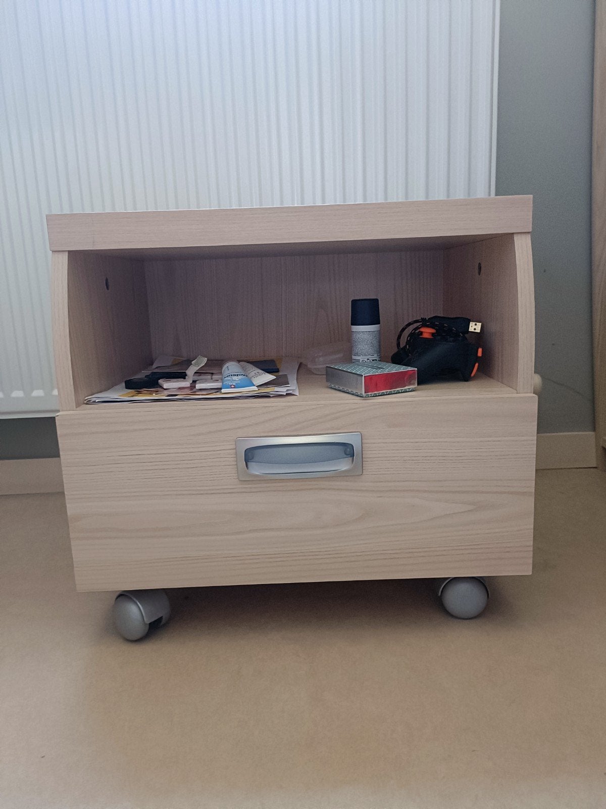 nachtkastje beige kleur, Huis en Inrichting, Ophalen, Gebruikt, Overige materialen, Minder dan 55 cm