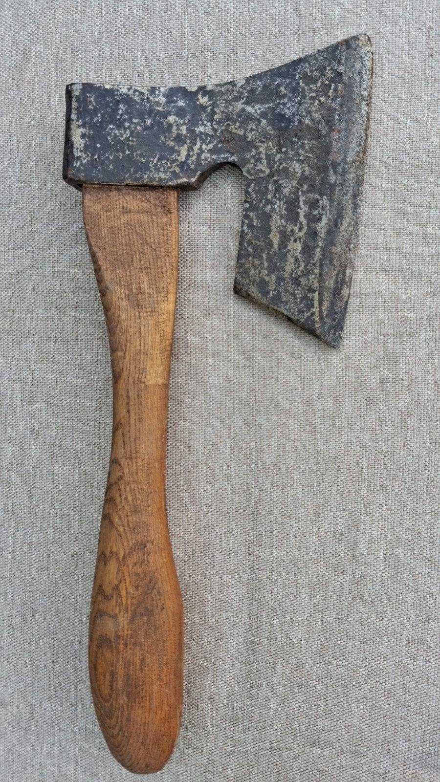 Antieke gekromde bijl met brede kop, Ophalen of Verzenden