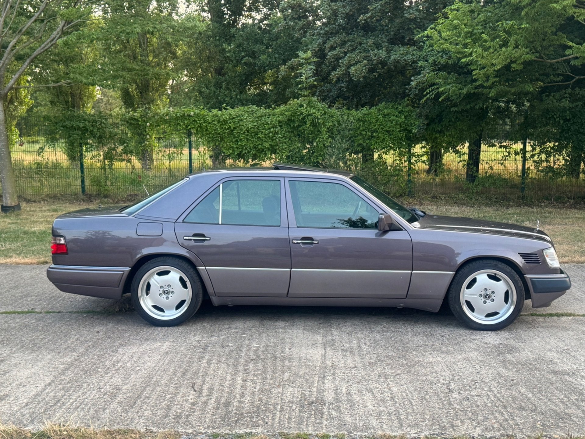 Mercedes E300 d | Automaat | Airco | Oldtimer, foto 4